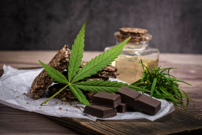 chocolat et sucrerie accompagné de cannabis