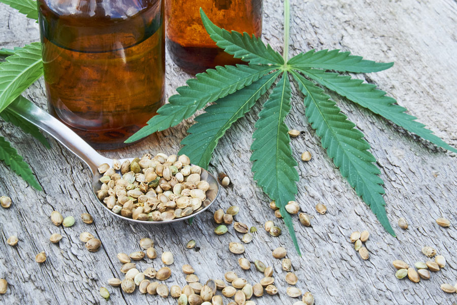 huiles et feuille de cannabis