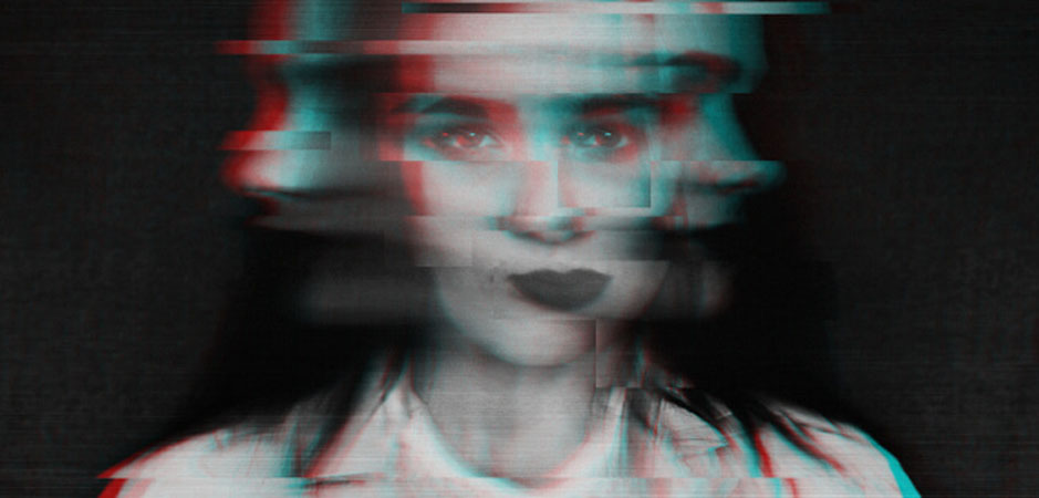 femme schizophrene, image en noir et blanc