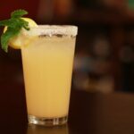 Arrangierter Rum mit CBD-Cocktail