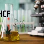 Thcf, un laboratoire avec un flacon orné d'une feuille de cannabis